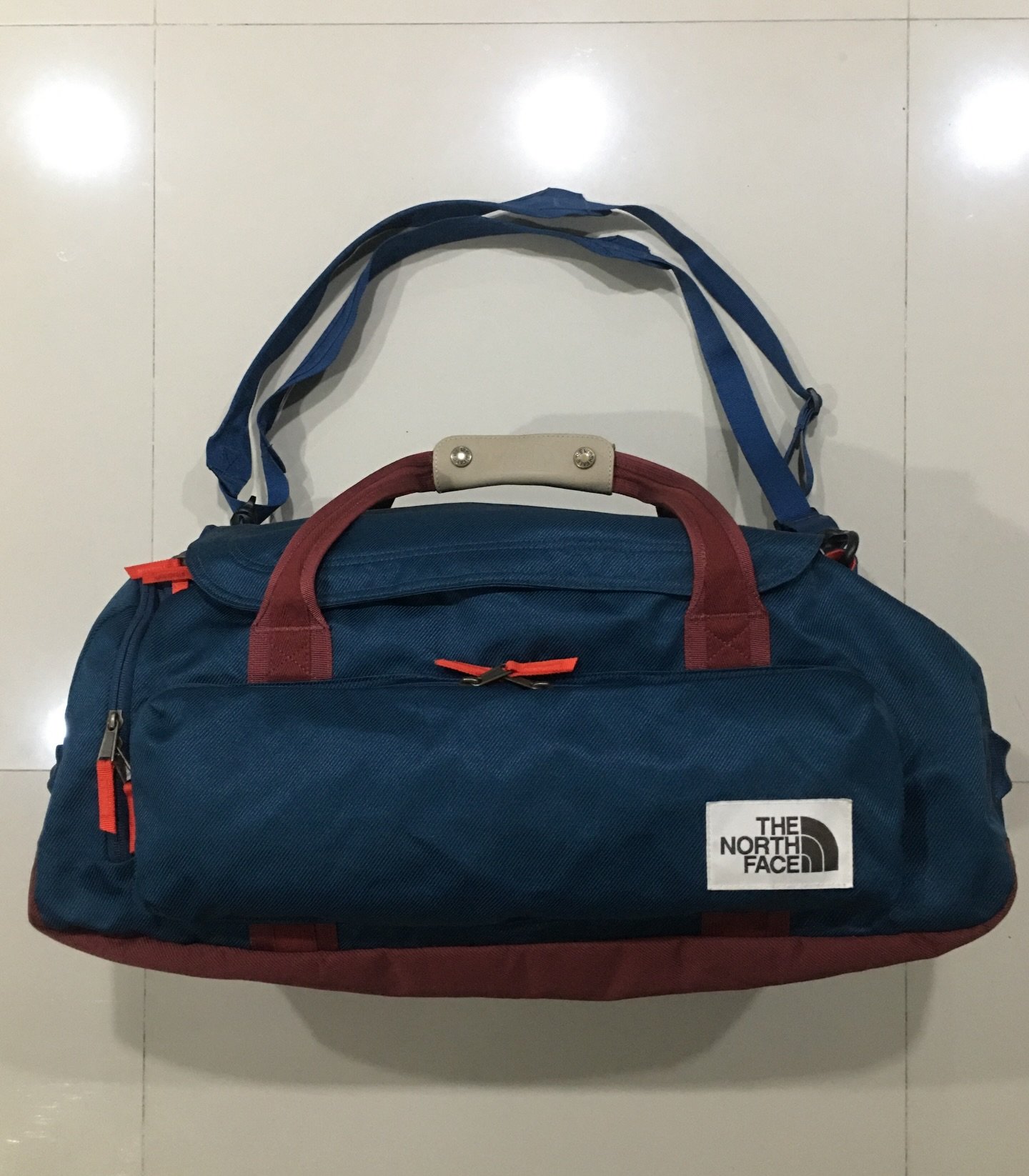 The North Face Berkeley Duffel Navy - Gambar 2