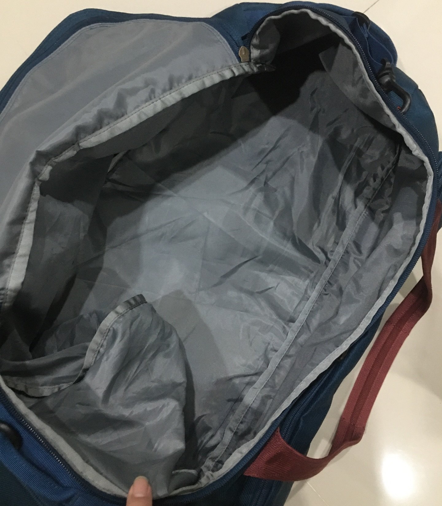 The North Face Berkeley Duffel Navy - Gambar 10