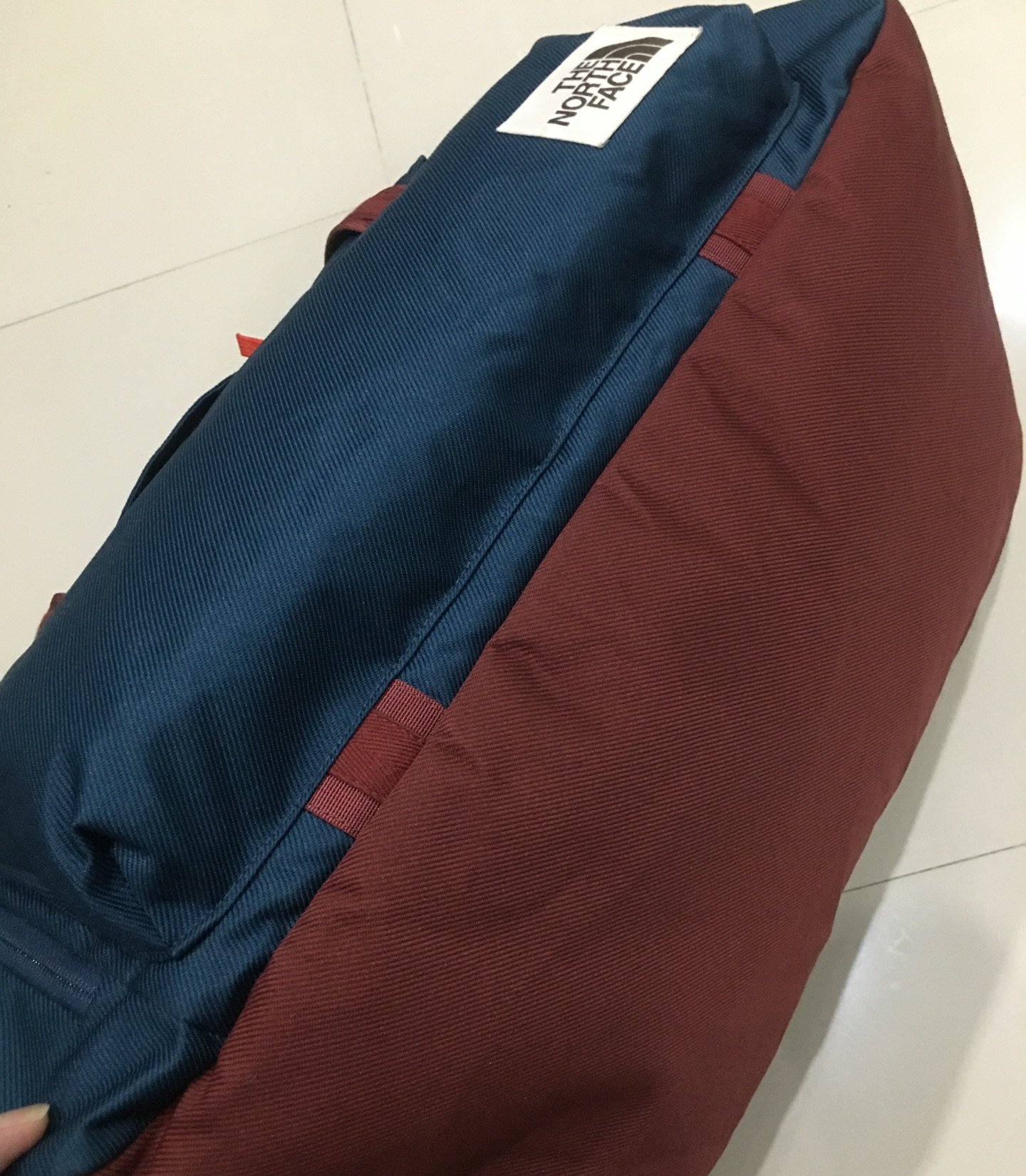The North Face Berkeley Duffel Navy - Gambar 7